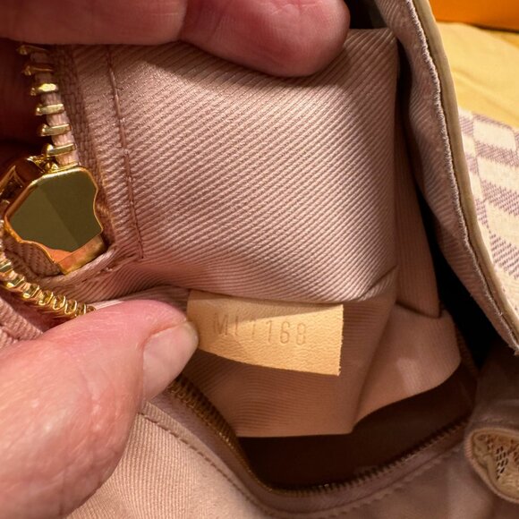 Louis Vuitton Graceful PM hobo in fresh Damier Azur - Picture 12 of 14